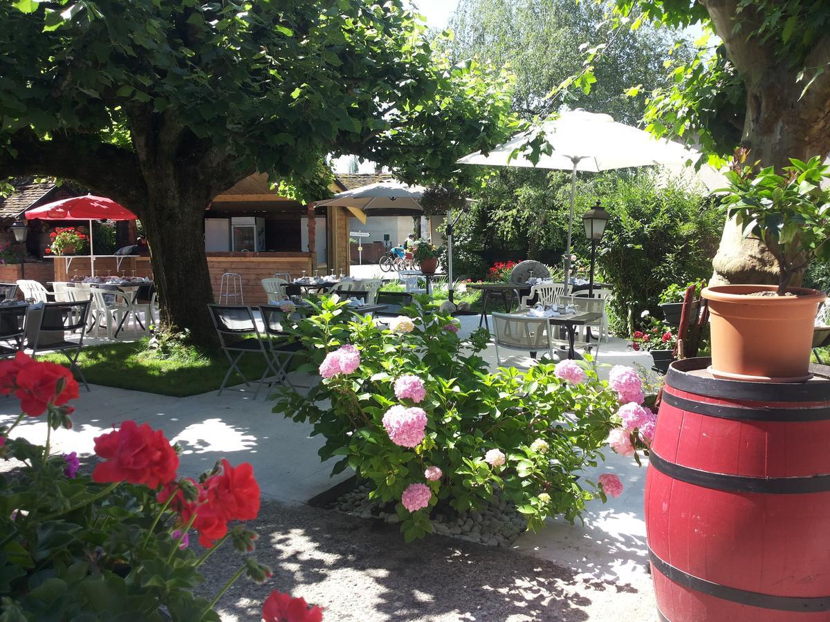 Отель Le Relais Des Vieilles Postes Лез-Авеньер Экстерьер фото
